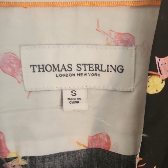 Thomas Dean Black Short-Sleeve Button-Down Shirt with Pink Pineapple Print - Picture 3 of 5